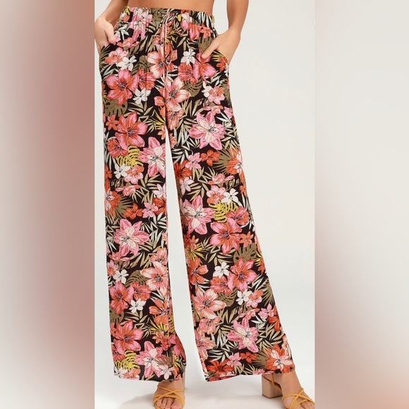 Billabong. Heart Beats Black Tropical Print Wide-Leg Pants. Size:Small - Picture 3 of 6